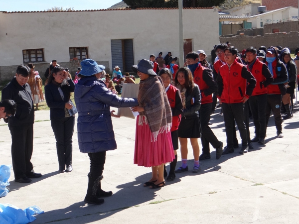 AYUDA CON MATERIALES ESCOLARES