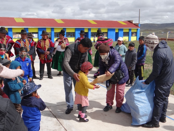 Ayuda con MATERIALES ESCOLARES