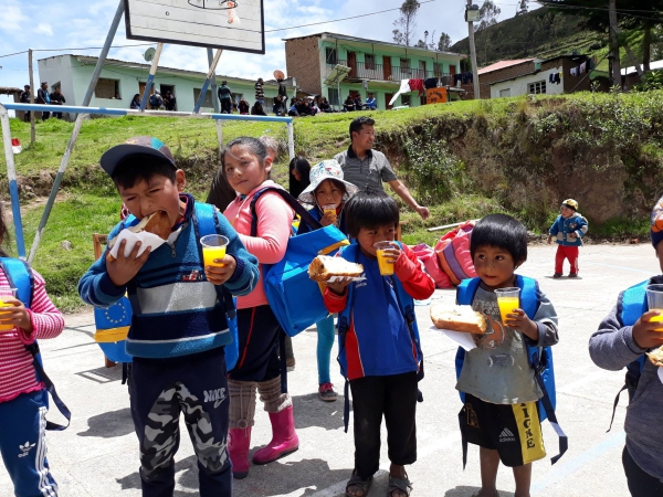 Materiales escolares para niños de Timusi