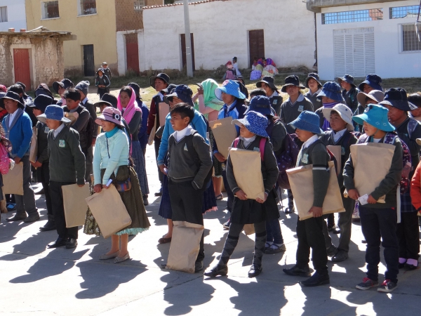 AYUDA CON MATERIALES ESCOLARES