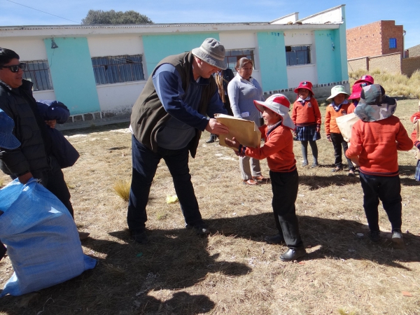 APOYO CON MATERIALES ESCOLARES