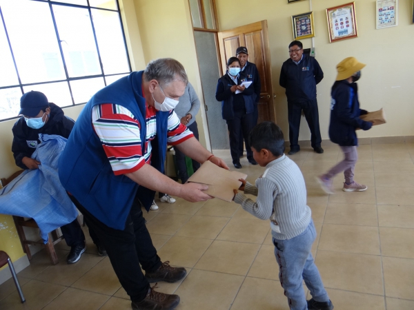 AYUDA CON MATERIALES ESCOLARES - KHANAPATA